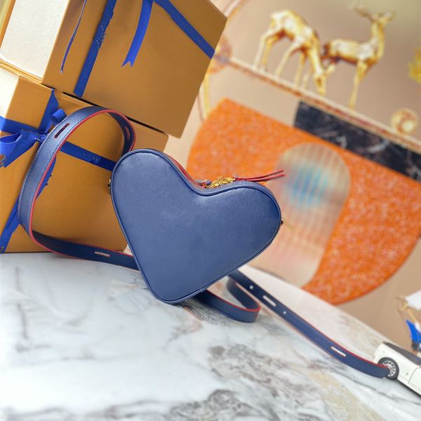 luxurys bag boite chapeau souple heart-shaped handbags designer woman shoulder bags embossed genuine leather monograms purse evening clutch
luxurys bag boite chapeau souple heart-shaped handbags designer woman shoulder bags embossed genuine leather monograms purse evening clutch