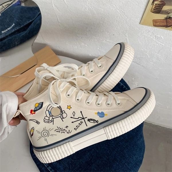 sepatu kanvas wanita cetak kartun astronot sneakers bertali atas semua cocok highsantai luar ruangan vulkanis datar 220611, Black
sepatu kanvas wanita cetak kartun astronot sneakers bertali atas semua cocok highsantai luar ruangan vulkanis datar 220611, Black