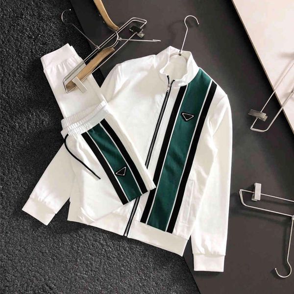 2021 luxurys designers men's womens drees fashion tracksuits short sleeve trousers round collar sequin embroidery leisure sports 2-piec, Gray
2021 luxurys designers men's womens drees fashion tracksuits short sleeve trousers round collar sequin embroidery leisure sports 2-piec, Gray