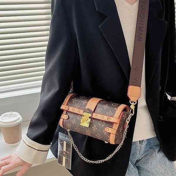 2022 factory wholesale new old flower cylinder barbiron wide chain single shoulder oblique span women's bag physical belt
2022 factory wholesale new old flower cylinder barbiron wide chain single shoulder oblique span women's bag physical belt