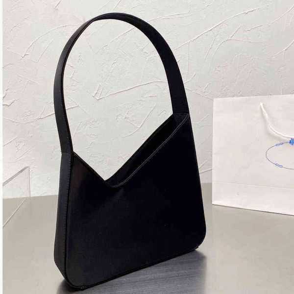 high end goods p family nylon v-type underarm autumn and winter new hobo portable medieval magic stick bag ins versatile 220420
high end goods p family nylon v-type underarm autumn and winter new hobo portable medieval magic stick bag ins versatile 220420