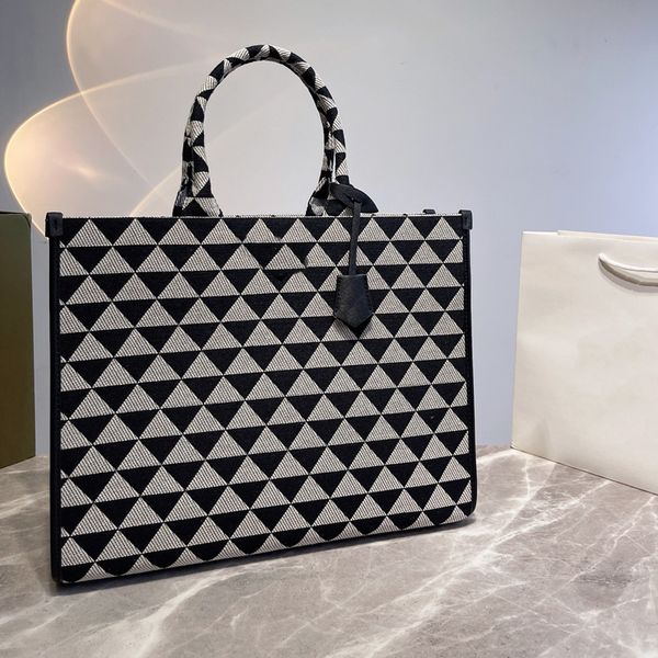 embroidered bags triangle totes women handbags purse quality canvas shopping bag symbol tote metal triangles fashion letters large capacity
embroidered bags triangle totes women handbags purse quality canvas shopping bag symbol tote metal triangles fashion letters large capacity