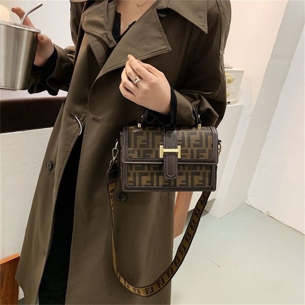 advanced sense foreign women's new fashion one small square versatile lady's messenger clearance outlet sale05
advanced sense foreign women's new fashion one small square versatile lady's messenger clearance outlet sale05