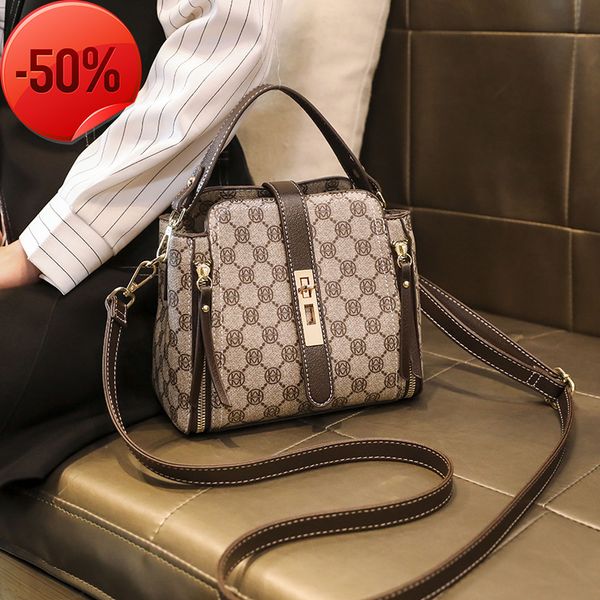 fashion luxury designerfashionable women's korean version 2022 summer new printed bucket versatile one shoulder messenger small hand ba
fashion luxury designerfashionable women's korean version 2022 summer new printed bucket versatile one shoulder messenger small hand ba