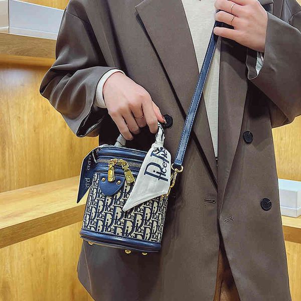small handbags womens 2022 new trendy version rice bucket messenger women's simple and versatile one shoulder bucket handbags design de