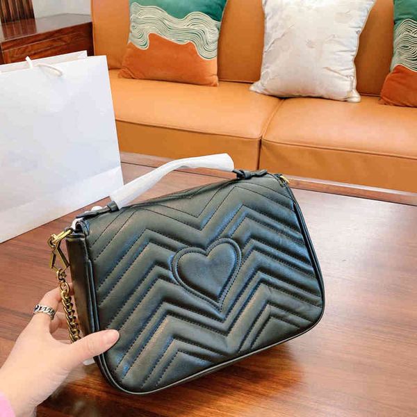 2021 luxury women purses handbags designers crossbody chain bags fashion lady tongue handbag heart pattern with gold letter
2021 luxury women purses handbags designers crossbody chain bags fashion lady tongue handbag heart pattern with gold letter