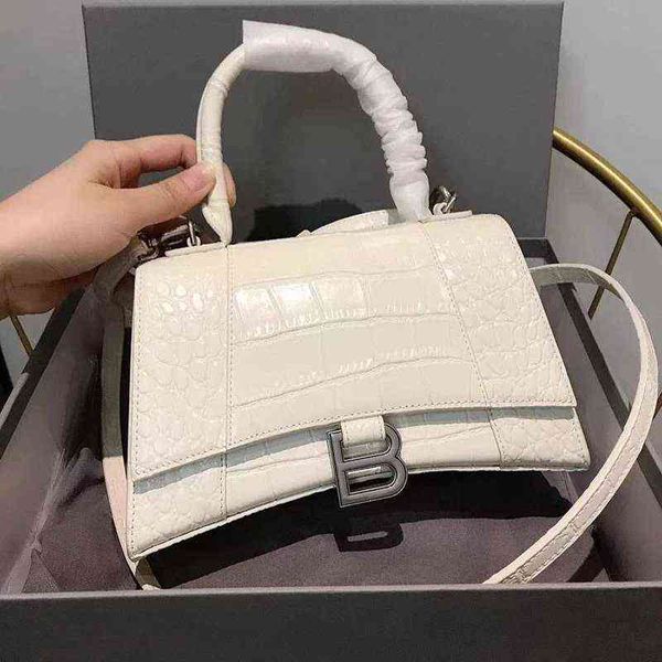 2022 new fashion all-match ladies mini handbag bag women b leather women's pattern single shoulder portable msenger
2022 new fashion all-match ladies mini handbag bag women b leather women's pattern single shoulder portable msenger