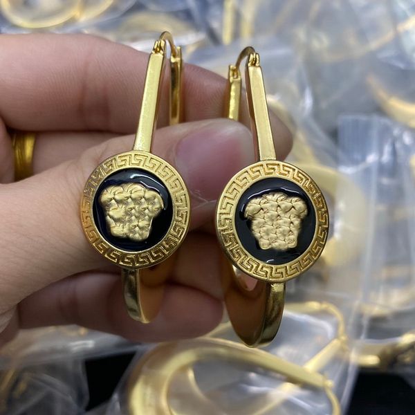 fashion new designed long earring stud black enamel round cards banshee medusa head portrait 18k gold plated women's earring ladies des, Golden;silver
fashion new designed long earring stud black enamel round cards banshee medusa head portrait 18k gold plated women's earring ladies des, Golden;silver