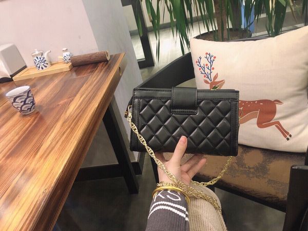 classical messenger bag casual double shoulder strap high-end original single leather diamond chain
classical messenger bag casual double shoulder strap high-end original single leather diamond chain