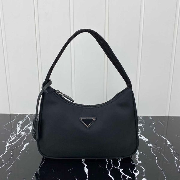 hobo underarm shoulder bags fashion parachute fabric nylon handbags tote luxury designer moon shaped middle evening bag women's
hobo underarm shoulder bags fashion parachute fabric nylon handbags tote luxury designer moon shaped middle evening bag women's