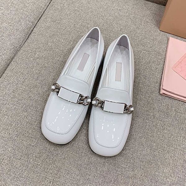 women casual shoes genuine cow leather breathable sheepskin lining square heeled shoes chain black white princess style working travelling
women casual shoes genuine cow leather breathable sheepskin lining square heeled shoes chain black white princess style working travelling