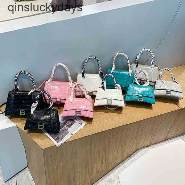 women luxury blencaigas handbags bag 2022 women's fashion versatile b family crocodile hourglass single shoulder messenger ins small
women luxury blencaigas handbags bag 2022 women's fashion versatile b family crocodile hourglass single shoulder messenger ins small