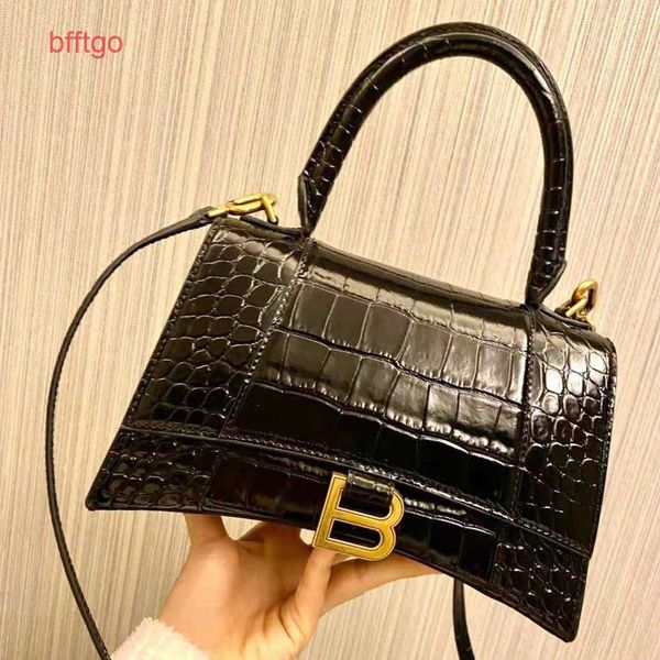 designer balencaigs's handbags b family crocodile hourglass women's hand 2022 new fashion messenger net red same foreign style sho
designer balencaigs's handbags b family crocodile hourglass women's hand 2022 new fashion messenger net red same foreign style sho