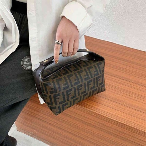 wholesale store 75% off bag fashion lunch box small family club single shoulder hand bag
wholesale store 75% off bag fashion lunch box small family club single shoulder hand bag
