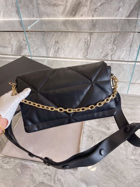 triangular diamond pattern female 2022 trendy autumn and winter chain underarm bag soft-faced postman one-shoulder messenger bag
triangular diamond pattern female 2022 trendy autumn and winter chain underarm bag soft-faced postman one-shoulder messenger bag