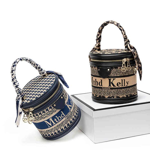 ladies fashion trend new brand bag wholesale hong kong women's 2022 thousand lattice high sense cylinder leather msenger portable bucke
ladies fashion trend new brand bag wholesale hong kong women's 2022 thousand lattice high sense cylinder leather msenger portable bucke