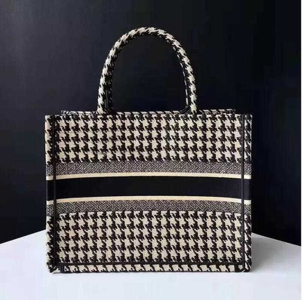 2022 fashion women large shopping bags canvas embroidered female shoulder bag backpack high-quality storage designer handbag luxurious woman
2022 fashion women large shopping bags canvas embroidered female shoulder bag backpack high-quality storage designer handbag luxurious woman