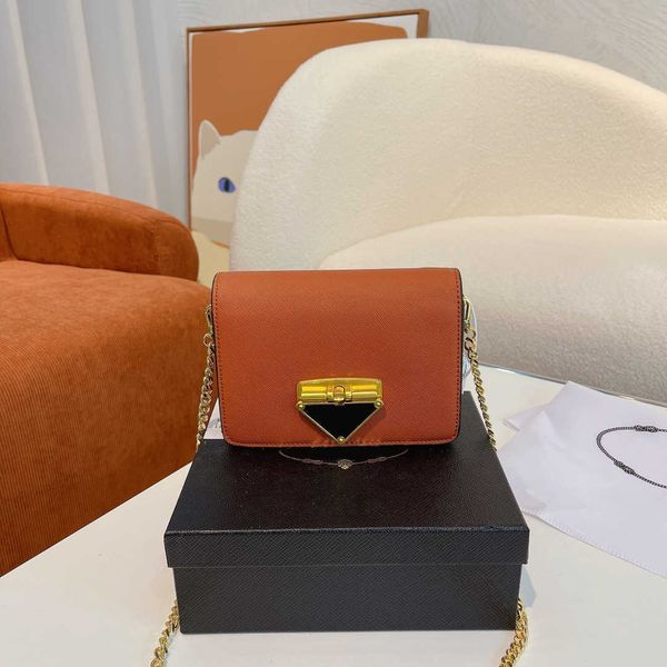 ladies classic new western style portable messenger bag fashionable light and versatile fashion design
ladies classic new western style portable messenger bag fashionable light and versatile fashion design
