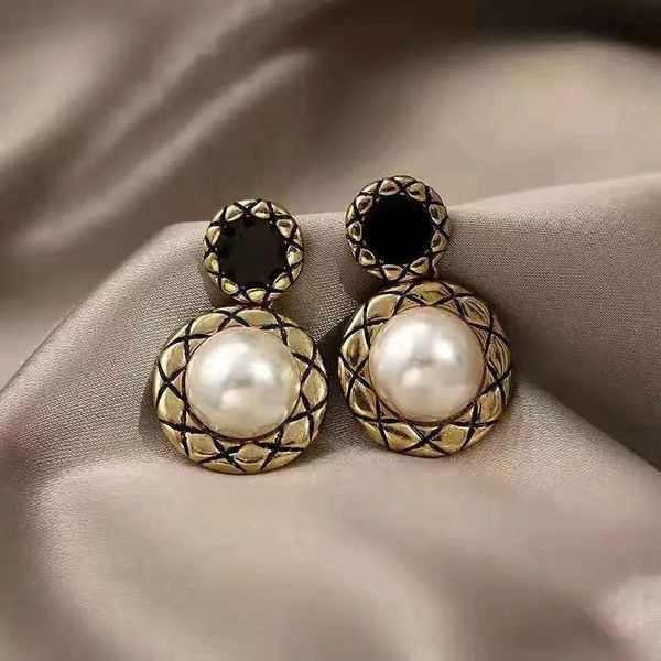 vintage pearl mesh earrings made old exaggerated geometric round earrings light luxury high sense s925 silver needle, Golden;silver
vintage pearl mesh earrings made old exaggerated geometric round earrings light luxury high sense s925 silver needle, Golden;silver