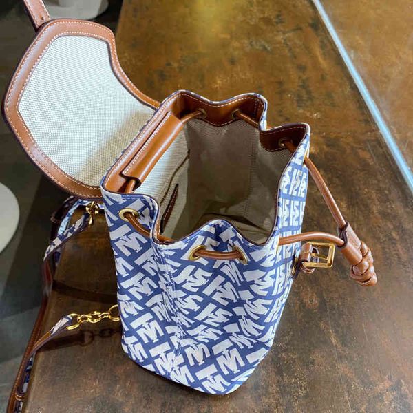 ladies fashion personality trend new brand bag wholesale small women's old flower drawstring flip backpack fashionable age reduction la
ladies fashion personality trend new brand bag wholesale small women's old flower drawstring flip backpack fashionable age reduction la