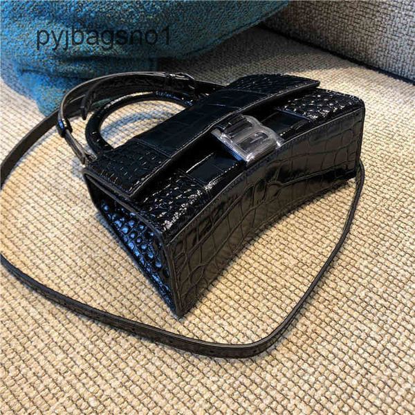 2022ss designer balenciga handbag hourglass crocodile xs messenger bag 592833 shoulder crossbody aq48
2022ss designer balenciga handbag hourglass crocodile xs messenger bag 592833 shoulder crossbody aq48