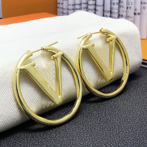 designer fashion earring classic gold hoop and letter sign luxury earrings for woman lovers gift jewelry with box, Golden;silver
designer fashion earring classic gold hoop and letter sign luxury earrings for woman lovers gift jewelry with box, Golden;silver