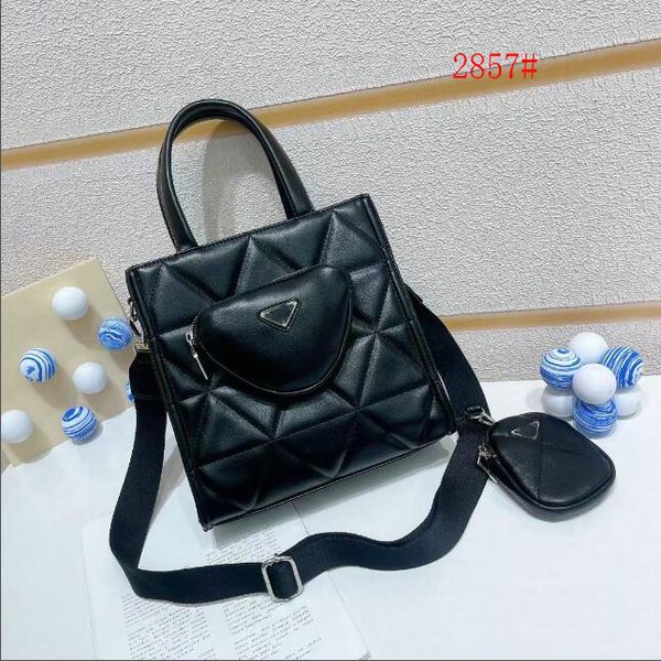luxury designer classic latest color women shoulder bags chain handbag pattern leather womens cross body handbags 2857#25x12x26cm
luxury designer classic latest color women shoulder bags chain handbag pattern leather womens cross body handbags 2857#25x12x26cm