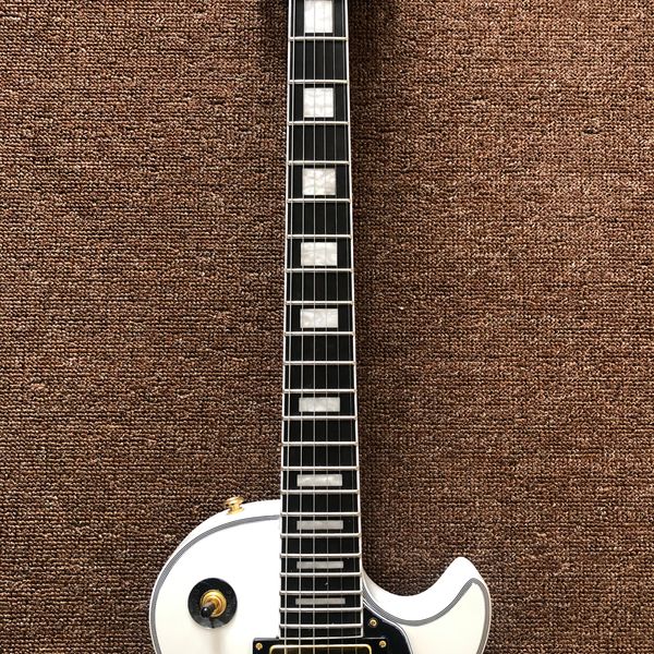 electric guitar,rosewood fingerboard,gold hardware 
electric guitar,rosewood fingerboard,gold hardware