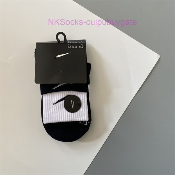 classic fashion men socks hook brand color stitched men's women's long tube sports training sock street couple middle tubes luxury, Black
classic fashion men socks hook brand color stitched men's women's long tube sports training sock street couple middle tubes luxury, Black