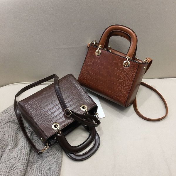 designer bags lady's princess's 2022 new small xianglingge chain single shoulder messenger handbag bridal red crocodile pattern
designer bags lady's princess's 2022 new small xianglingge chain single shoulder messenger handbag bridal red crocodile pattern
