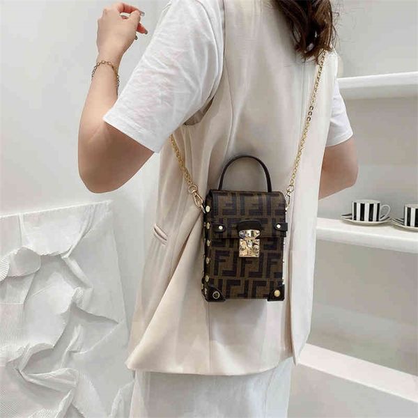 advanced sense mobile phone women's new fashion chain printing single messenger portable vertical clearance outlet sale
advanced sense mobile phone women's new fashion chain printing single messenger portable vertical clearance outlet sale