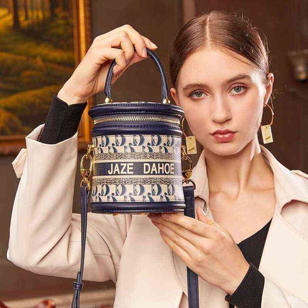 pen holder bag women's 2022 one shoulder armpit simple and exquisite bucket cylinder versatile texture menger
pen holder bag women's 2022 one shoulder armpit simple and exquisite bucket cylinder versatile texture menger