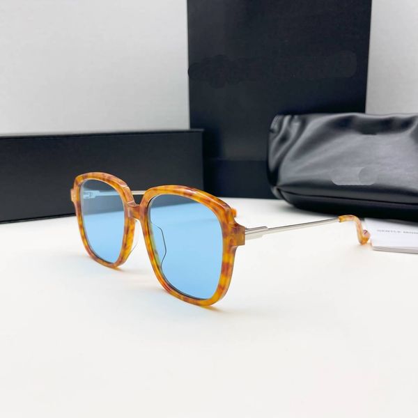 2022 new sunglasses amber frame blue lens imported plate with high-definition nylon square sunglasses metal legs, White;black
2022 new sunglasses amber frame blue lens imported plate with high-definition nylon square sunglasses metal legs, White;black