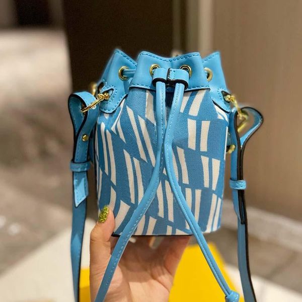 2022 mini bucket bag women drawstring handbag shoulder bags purse canvas leather pouch classic lettered gold hardware crossbody hand bags re
2022 mini bucket bag women drawstring handbag shoulder bags purse canvas leather pouch classic lettered gold hardware crossbody hand bags re