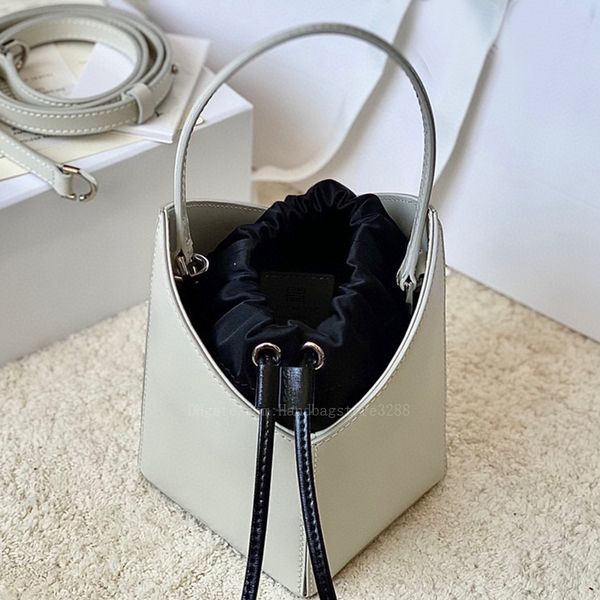 give designer cutout shoulder tote bags luxurious handbag leather woman cross body
give designer cutout shoulder tote bags luxurious handbag leather woman cross body
