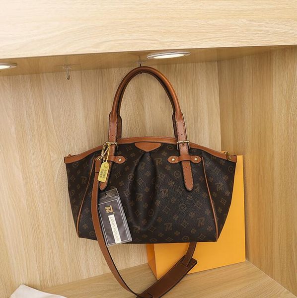 wholesale factory ladies brand leathers shoulder bags retro large-capacity printed handbag horizontal contrast leather tote bag elegant old
wholesale factory ladies brand leathers shoulder bags retro large-capacity printed handbag horizontal contrast leather tote bag elegant old
