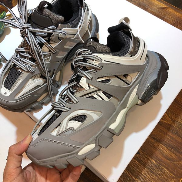2022 paris 3.0 track s shoes clunky triple sneakers men women white pink 3m grey beige orange blue platform tess 18ss update vers, Black
2022 paris 3.0 track s shoes clunky triple sneakers men women white pink 3m grey beige orange blue platform tess 18ss update vers, Black