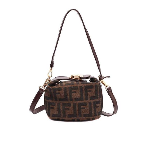 new fashion printed single portable messenger in spring and summer design purses online
new fashion printed single portable messenger in spring and summer design purses online