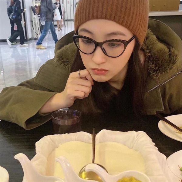sunglasses cat's myopia glasses frame women's full color matching plate can be equipped with degree flat lens, White;black
sunglasses cat's myopia glasses frame women's full color matching plate can be equipped with degree flat lens, White;black