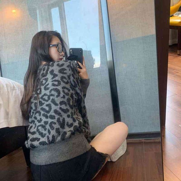 autumn new leopard mixed silk wool coat women's jacquard sweater with sweater, White;black
autumn new leopard mixed silk wool coat women's jacquard sweater with sweater, White;black