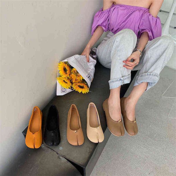 dress shoes women korean split toe shoes casual solid color flat loafers pig feet retro sandals small leather shoes 220324, Black
dress shoes women korean split toe shoes casual solid color flat loafers pig feet retro sandals small leather shoes 220324, Black