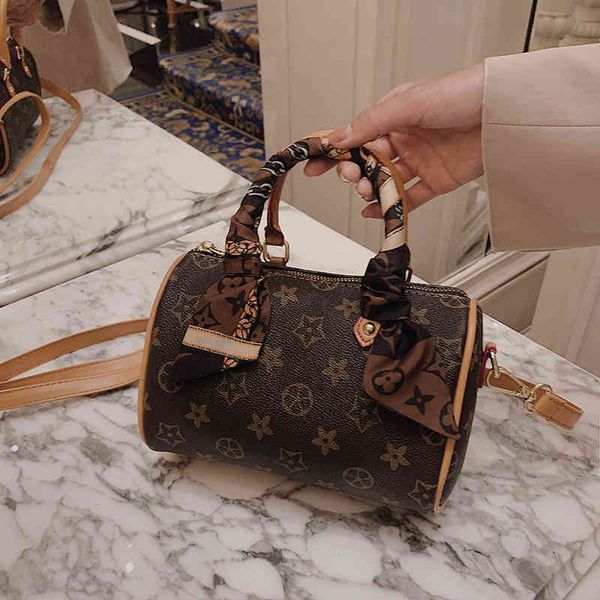 2022 factory wholesale new mini hand boston pillow bag simple hand print women's messenger bag 3oie
2022 factory wholesale new mini hand boston pillow bag simple hand print women's messenger bag 3oie