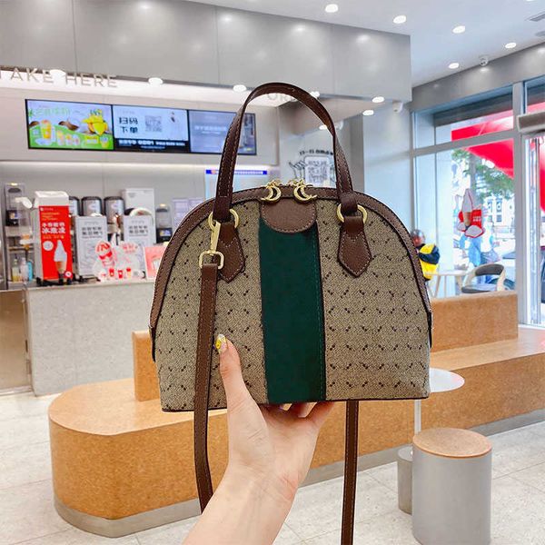luxury messenger bags womens shell handbagdesigner classic red and green shoulder european american fashion contrast color portable bag
luxury messenger bags womens shell handbagdesigner classic red and green shoulder european american fashion contrast color portable bag