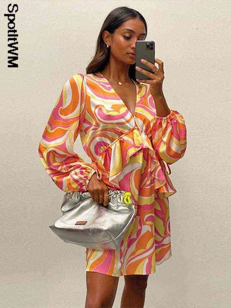 women silk satin printed dresses 2022 ruffles high street pleated dress female deep v neck lantern sleeve mini a line skirt t220816, Black;gray
women silk satin printed dresses 2022 ruffles high street pleated dress female deep v neck lantern sleeve mini a line skirt t220816, Black;gray