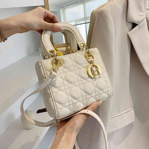 2022 fashion handbag high texture shoulder women's new fashionchain crossbody party evening s mini small square luxury bag
2022 fashion handbag high texture shoulder women's new fashionchain crossbody party evening s mini small square luxury bag