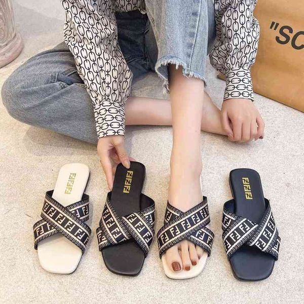 women wear 2022 new summer flops flat bottom casual large 41-42 2022 brand luxury fashion design ladies slippers, Black 
women wear 2022 new summer flops flat bottom casual large 41-42 2022 brand luxury fashion design ladies slippers, Black