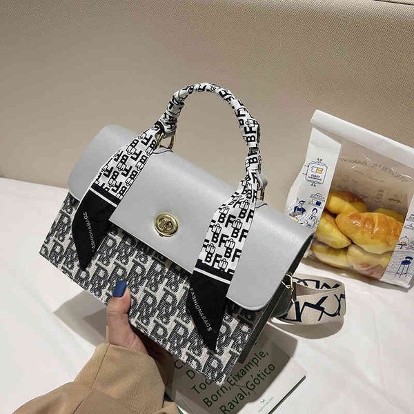 2022 new designer handbags version early ins letter wide strap capacity silk scarf portable one shoulder{category}
2022 new designer handbags version early ins letter wide strap capacity silk scarf portable one shoulder{category}