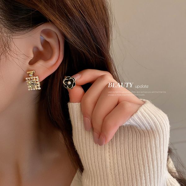 925 silver stud rhinestone-encrusted pearl flower perfume bottle earrings affordable luxury fashion classic style earrings korean elegant ea, Golden
925 silver stud rhinestone-encrusted pearl flower perfume bottle earrings affordable luxury fashion classic style earrings korean elegant ea, Golden