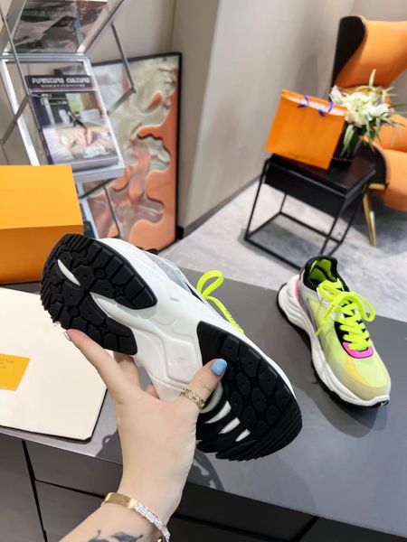 2022 fashion sneakers boots clear sole triple s casual dad shoes mens womens platform 17fw paris vintage old crystal bottom triple-s designe, Black
2022 fashion sneakers boots clear sole triple s casual dad shoes mens womens platform 17fw paris vintage old crystal bottom triple-s designe, Black