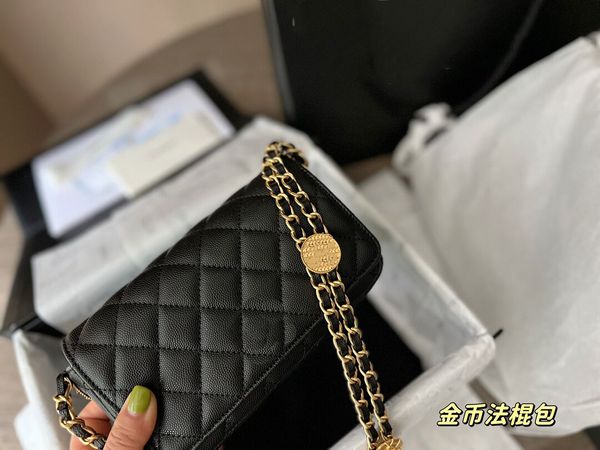 2022ss french mini gold coin french stick bag flip bag leather metal hardware chain classic quilted lattice single shoulder messenger bags f 
2022ss french mini gold coin french stick bag flip bag leather metal hardware chain classic quilted lattice single shoulder messenger bags f